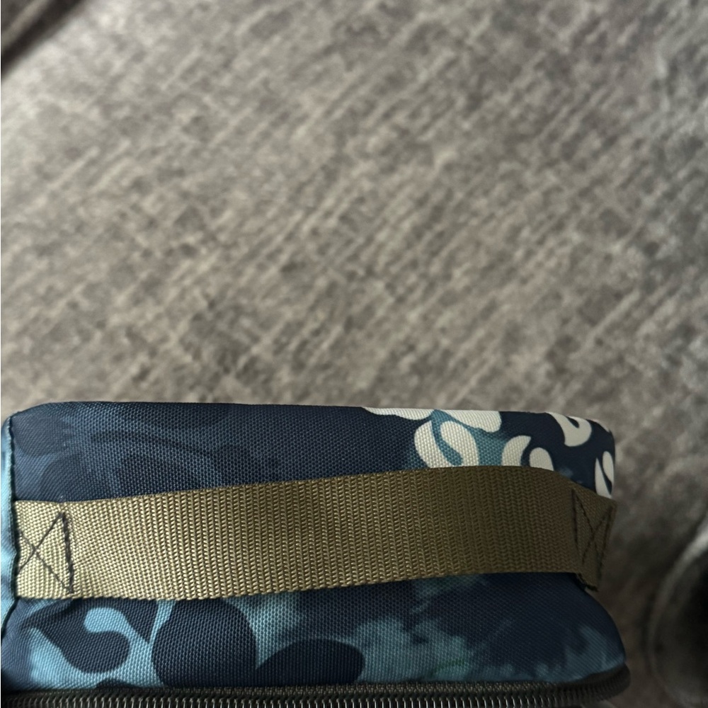 L.L. Bean Blue Floral Mesh‎ Lunch Bag - Picture 4 of 6